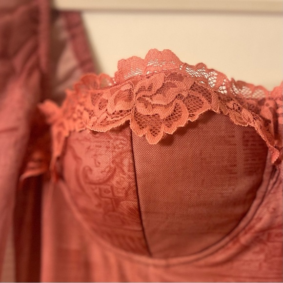 TOXIC ENVY  “Daisy" Long Sleeve Printed Midi Dress - Picture 8 of 13